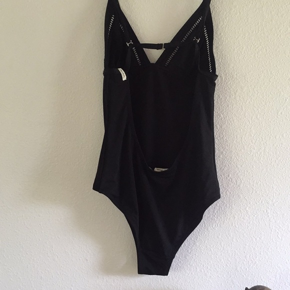 Rhythm Onepiece - Picture 3 of 7